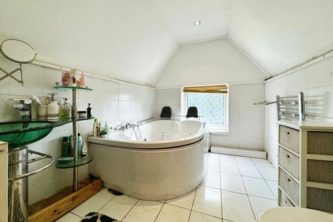 6 The Polygon, Salford, M7 2HS