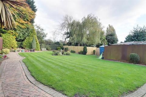 5 bedroom detached house for sale, The Willows, Hessle