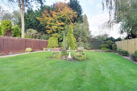 5 bedroom detached house for sale, The Willows, Hessle