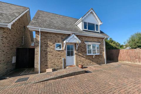 3 bedroom detached house for sale, Gassiot Close, Ryde, PO33 1GA