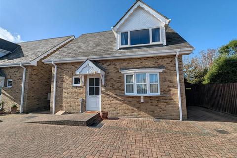 3 bedroom detached house for sale, Gassiot Close, Ryde, PO33 1GA