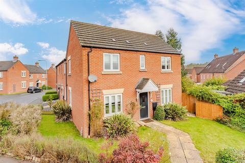 3 bedroom end of terrace house for sale, Ironwood Avenue, Kettering NN14