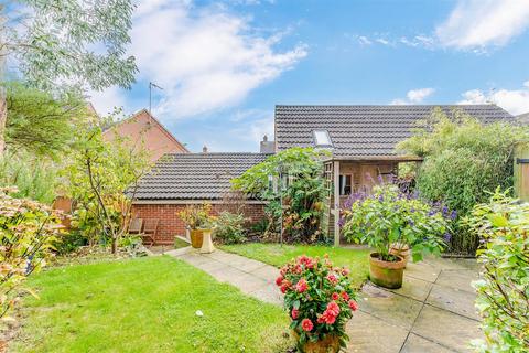 3 bedroom end of terrace house for sale, Ironwood Avenue, Kettering NN14