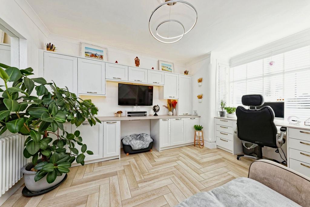Newington Road, Ramsgate CT12 4 bed semidetached house for sale £355,000