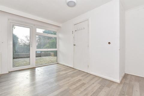 33 Copinger Close, Canterbury, CT2 7DJ