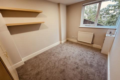 4 bedroom flat to rent, Prince Of Wales Road, London NW5