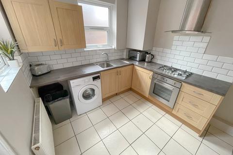 3 bedroom terraced house to rent, Molyneux Road, L6 6AW,