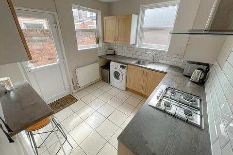 3 bedroom terraced house to rent, Molyneux Road, L6 6AW,