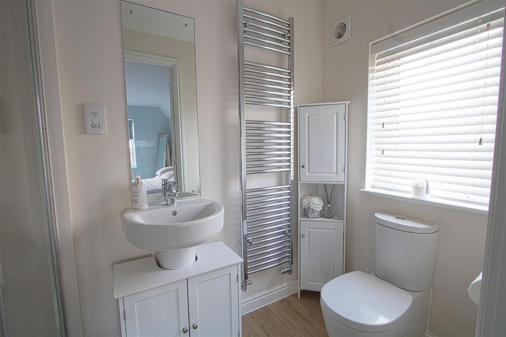 ENSUITE (2).jpg