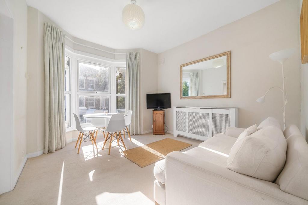 Kellett Road, SW2 1 bed flat - £375,000