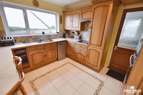 4 bedroom detached bungalow for sale, Grass Holm Close, Roch