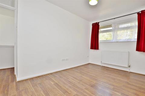 3 bedroom terraced house to rent, Webb Gardens, Plaistow, London, E13 8SR