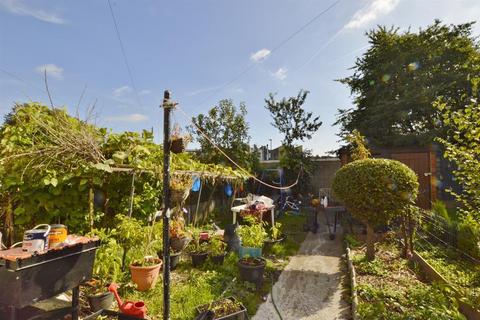 3 bedroom terraced house to rent, Webb Gardens, Plaistow, London, E13 8SR