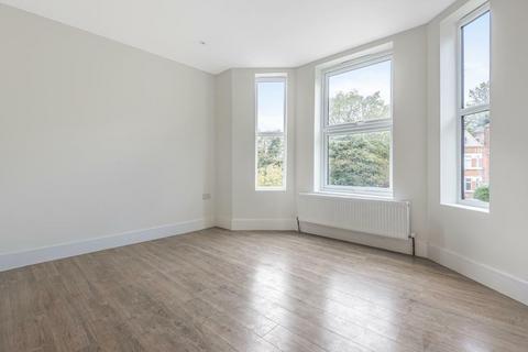 2 bedroom flat to rent, 52 Amersham Hill, High Wycombe HP13