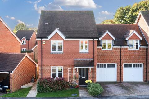 4 bedroom semi-detached house for sale, Underwood Road, Billingshurst, RH14