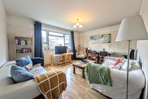 3 bedroom apartment to rent, Hartfield Road, Wimbledon