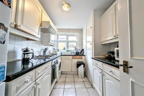 3 bedroom apartment to rent, Hartfield Road, Wimbledon