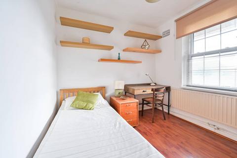 3 bedroom flat to rent, Doddington Grove, Elephant and Castle, London, SE17