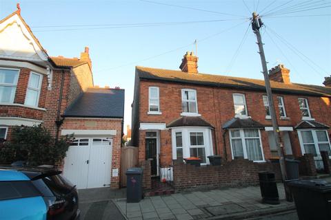 3 bedroom house to rent, Denmark Street, Bedford