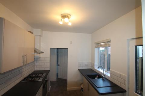 3 bedroom house to rent, Denmark Street, Bedford