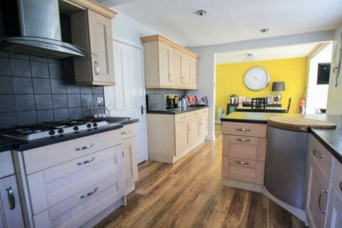 4 bedroom semi-detached house for sale, Kempton Park Road, Doncaster DN5