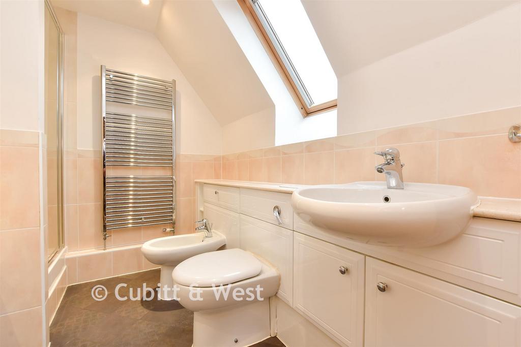 En-Suite Bathroom