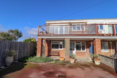 4 bedroom semi-detached house for sale, Meath Close, Hayling Island