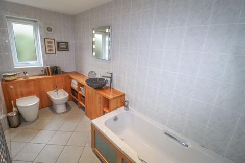 4 bedroom semi-detached house for sale, Meath Close, Hayling Island