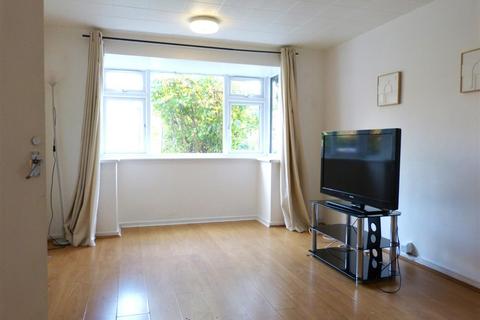 2 bedroom maisonette to rent, Gerrards Close, London