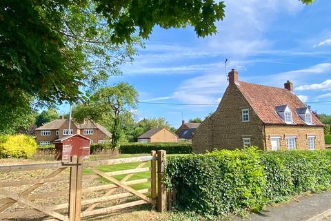 2 bedroom detached house for sale, 120 Church Street, Denton, NG32