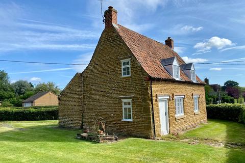 2 bedroom detached house for sale, 120 Church Street, Denton, NG32