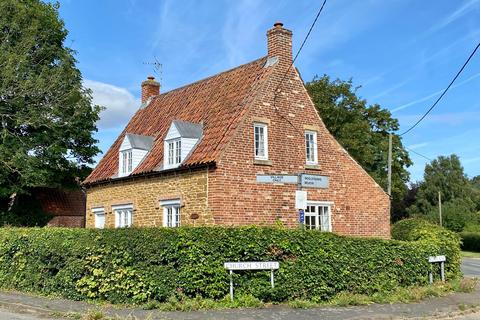 2 bedroom detached house for sale, 120 Church Street, Denton, NG32