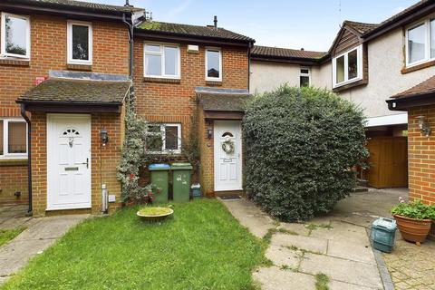 2 bedroom house to rent, Shaw Drive, Walton-On-Thames