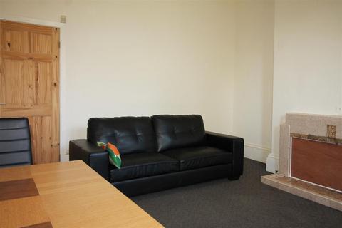 4 bedroom flat to rent, Hanover Square GFF, Hyde Park, Leeds