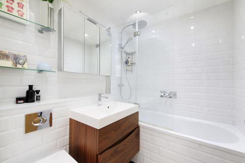 2 bedroom flat for sale, Dolphin House, Smugglers Way, London