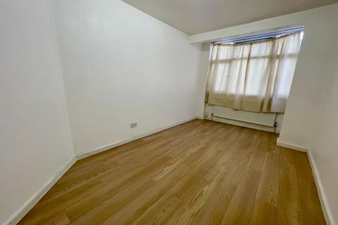 4 bedroom terraced house to rent, Ilford Lane, Ilford IG1