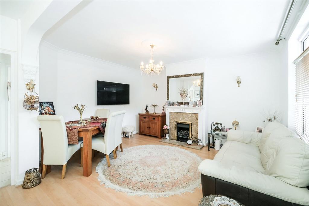 Wood Lane, Dagenham RM8 3 bed terraced house for sale £375,000