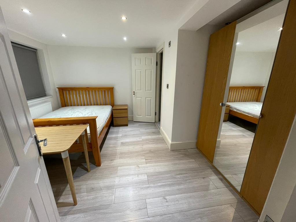 Alpha Grove, London E14 House share to rent £900 pcm (£208 pw)