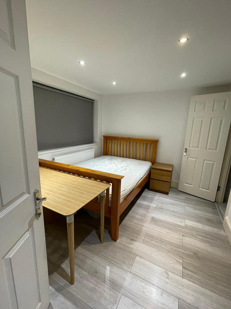 Alpha Grove, London E14 House share to rent £900 pcm (£208 pw)
