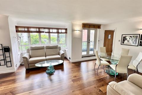 3 bedroom apartment to rent, Admiral Walk, London W9