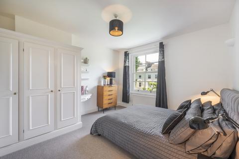 3 bedroom flat to rent, Clifton Gardens, London