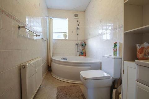 3 bedroom terraced house to rent, Ickleton Road, London SE9