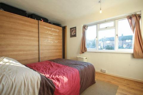 3 bedroom terraced house to rent, Ickleton Road, London SE9