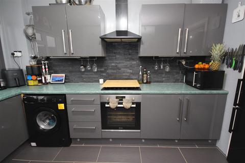 Flat 5, Whitland House Bishops Close, Whitchurch, Cardiff, CF14 1PL