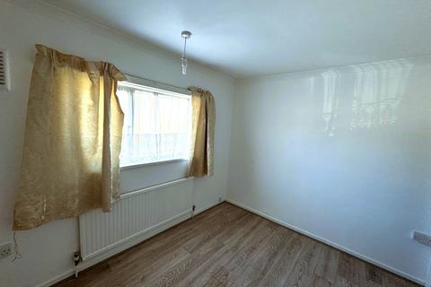 3 bedroom semi-detached house to rent, St. Marys Road, Ilford IG1