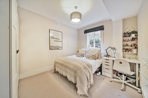 2 bedroom flat to rent, Alberta Street Kennington SE17