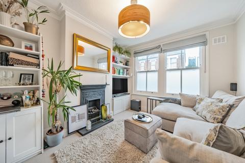 2 bedroom flat to rent, Alberta Street Kennington SE17