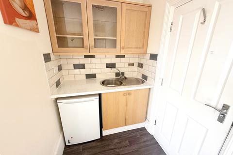 Bedsit to rent, Portland Road, Hove BN3