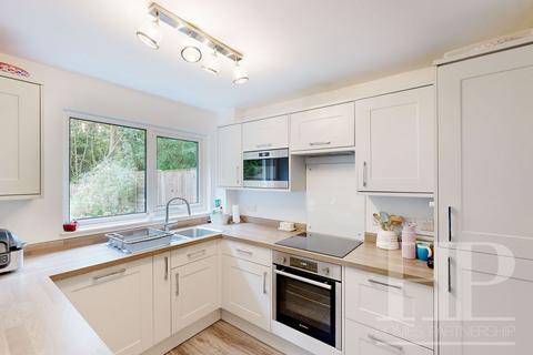 38 Ambleside Close, Ifield, Crawley, RH11 0SW