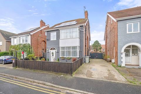 6 bedroom detached house for sale, Glentworth Crescent, Skegness PE25